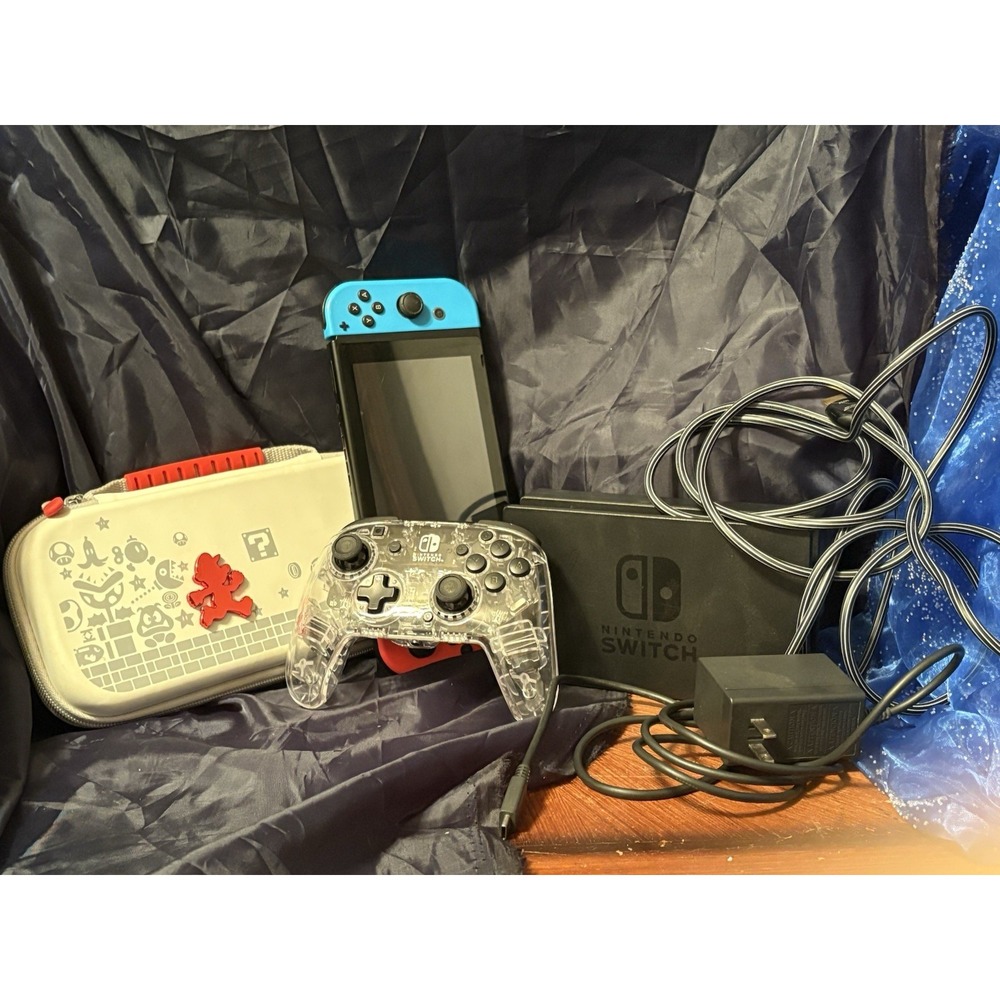 EUC Nintendo Switch‎ Console Combo